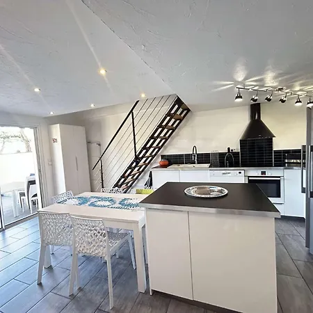 Sm007 Pinede Maxime Maison 5 Pièces 8 Couchages Avec Piscine Et Parking *